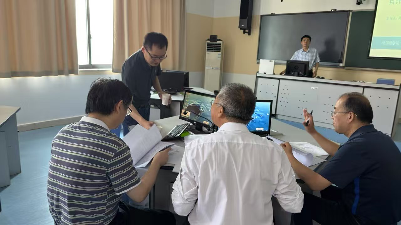 首先实验中心各项目组对照《实验室建设